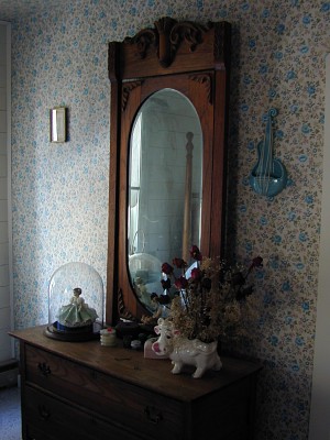 Primitive Country Home - Master Bedroom Walls